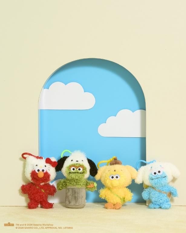「ぬいぐるみチャーム」(全4種/3520円)。左より、エルモ×ハローキティ、オスカー×ポチャッコ、ビッグバード×ポムポムプリン、クッキーモンスター×シナモロール