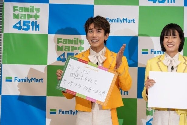 「モナキ」の4人がゲストトークセッションで「味わうごほうびフルーツシリーズ」への感想を披露