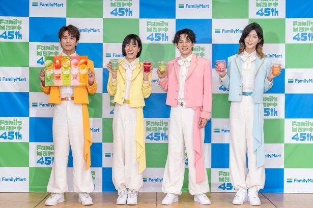モナキが“決め顔食レポ”を披露!ファミマ「ごほうびフルーツフラッペ」発表会をレポート