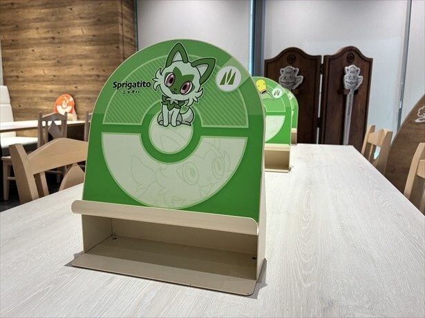 テーブルは1列ごとにタイプ分けされている。各席ごとにポケモンも異なる