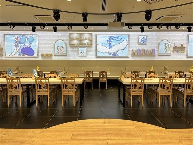 中央はショーのためのステージに使われる