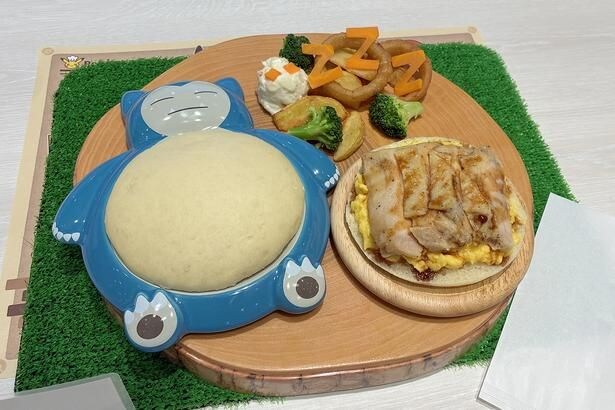 「カビゴンのおひるね てりやきバーガー」(2530円)