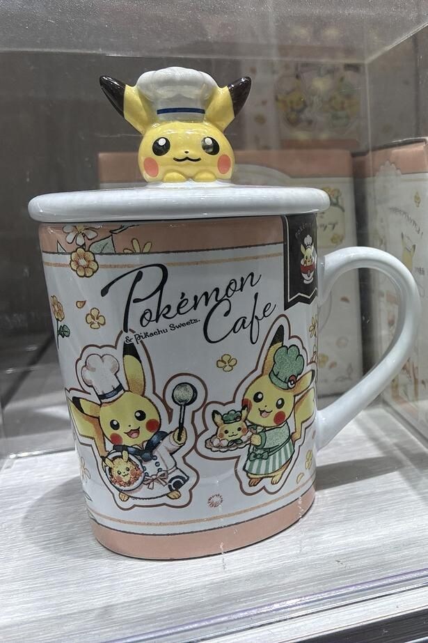 「蓋付きマグカップ シェフピカチュウ」(2420円)