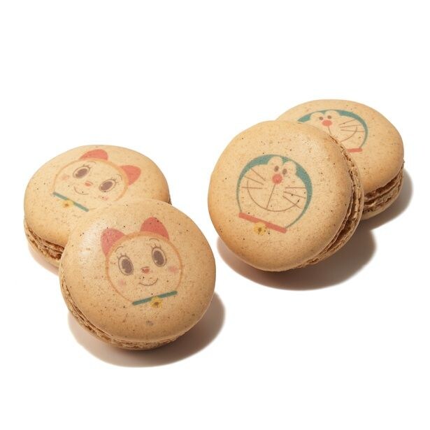 LADUREE「プリントマカロン“ドラえもん”」「プリントマカロン“ドラミ”」(各557円)」