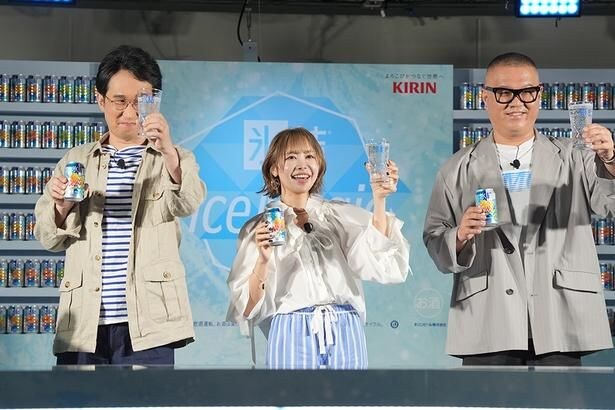 先行体験会に登場したFRUITS ZIPPERの仲川瑠夏さんと、お笑い芸⼈のシソンヌさん