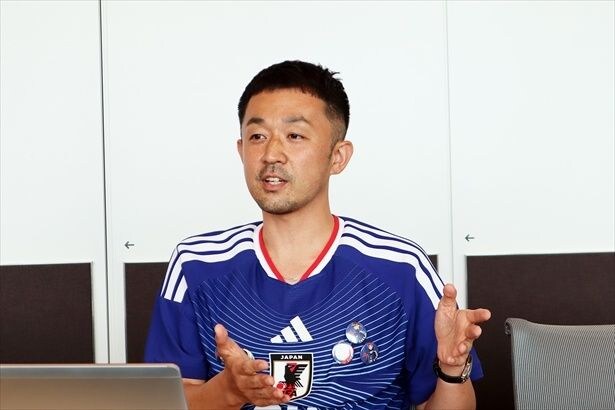 「サッカー日本代表のユニフォームは唯一無二だからこそ、発表自体をエンターテインメントにした」と語った高橋さん