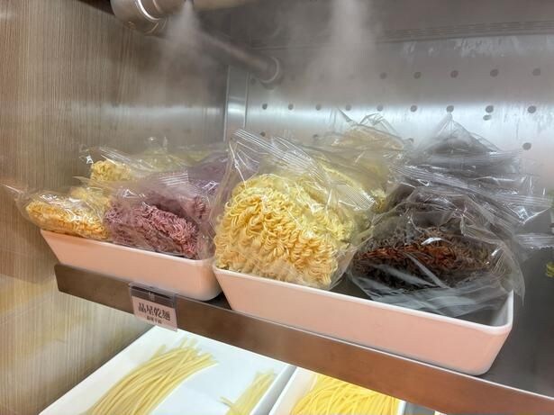 麺の種類も豊富で、春雨麺や刀削麺などのほかに、乾麵の用意も