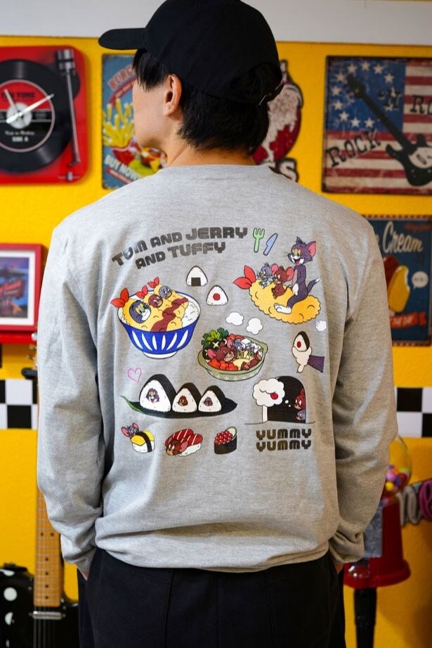 限定アパレル 長袖Tシャツ(M・L・XL各6380円)