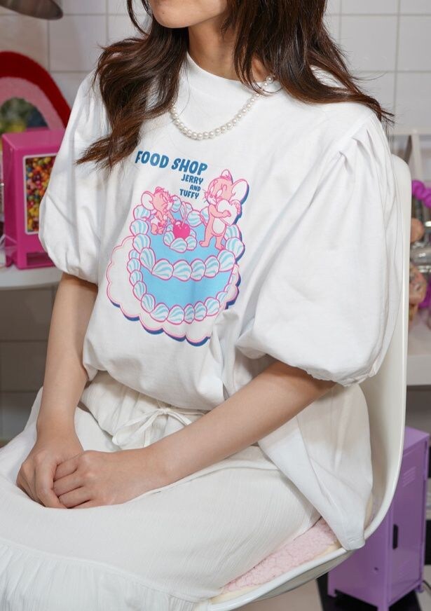 限定アパレル パフスリーブTシャツパフスリーブTシャツ(M・L・XL各7480円)