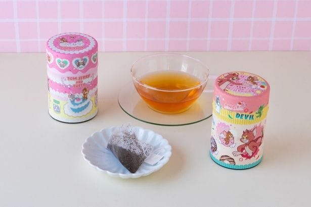 紅茶缶(各972円)