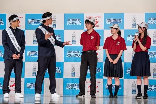 高校生とも、気さくにトークを繰り広げたティモンディの2人