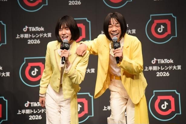 モナキのおヨネさん(写真左)と、“老ヨネ”ことCOWCOWの多田健二さん(同右)が壇上で初共演！