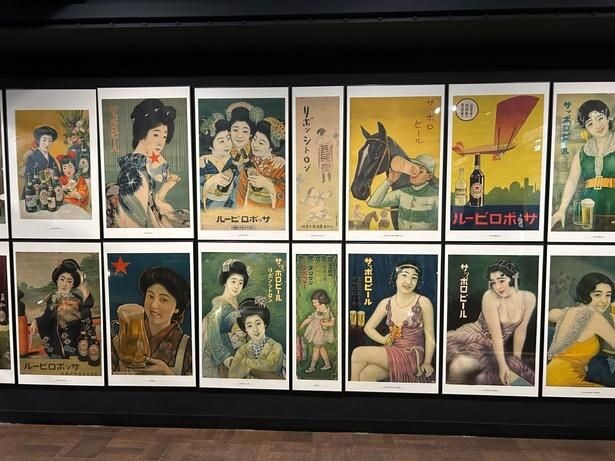 明治時代からの歴代の広告ポスターなど、貴重な資料を見学できる