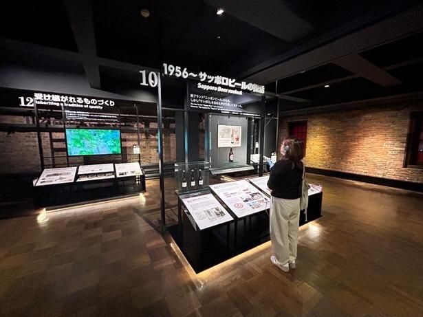 展示と音声を組み合わせることで、サッポロビールの歩みや挑戦の物語をより楽しく理解できる