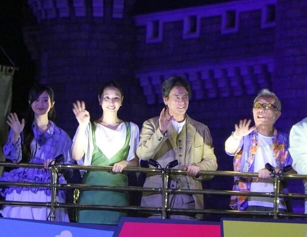 日本版声優8名は「トイ・ストーリー」らしい装飾が施されたオムニバスで登場した