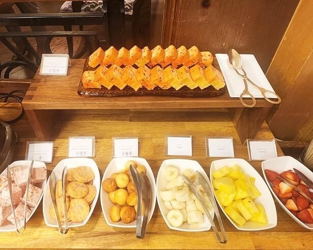 ラズベリーマーブル パウンドケーキ、ピンク・ロッキーロード、パイナップルなど