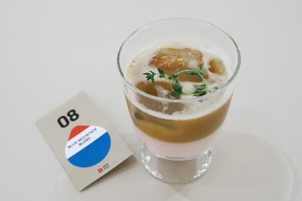 酸味と甘味のバランスが抜群!新感覚の味わいを楽しめる「イチゴヨーグルトコーヒー」(300円)