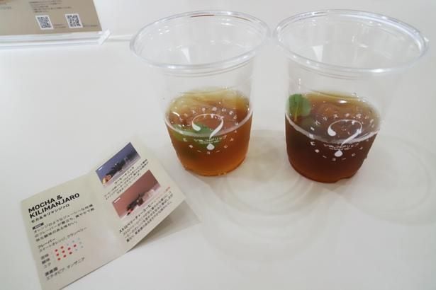 「ひみつのドリップ」前日内覧会で試飲が用意された2種類のアイスコーヒー。左から「コーヒートニック」「ストロベリーティーコーヒー」。どちらもベースは「モカ&キリマンジァロ」だが味わいは大きく異なる