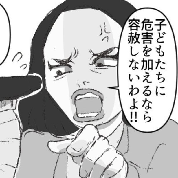 不審者に怖い顔で注意をする女性
