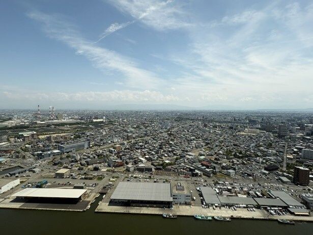 東側の眺望。遠くまで見渡せる