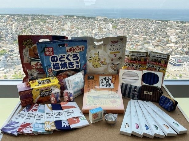 売店には新潟ならではの雑貨や新潟限定のお菓子などがそろう