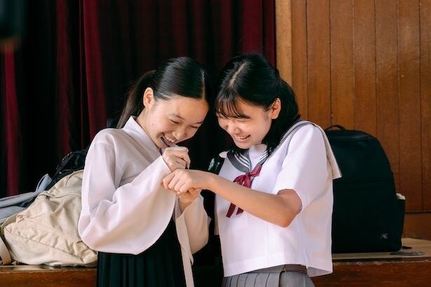 【写真】BTSをとおして仲よくなったソヒ(恒那さん)と未来(梨里花さん)