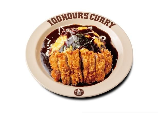 「100時間カレー」の名物メニュー「とろとろ卵のオムカツカレー」
