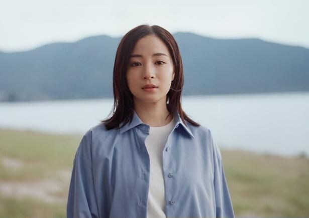 【画像】画廊を営む土屋里穂を演じる広瀬すず