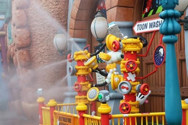 水浴びを楽しめる「トゥーンタウン」のびしょ濡れスポット