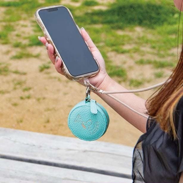 スマホストラップに付ければ、鍵やイヤホンの定位置に