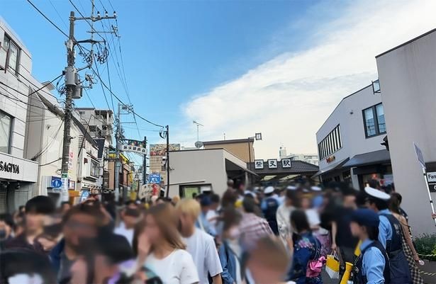17時頃の柴又駅前の様子※2025年開催時