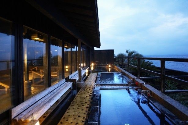 地下1180メートルから湧き出す少し塩辛い自家源泉の湯が特徴のYUYU SPA