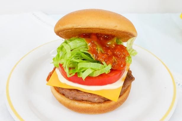 【写真】昨年は300万食を突破した人気メニュー「モスタコスバーガー」