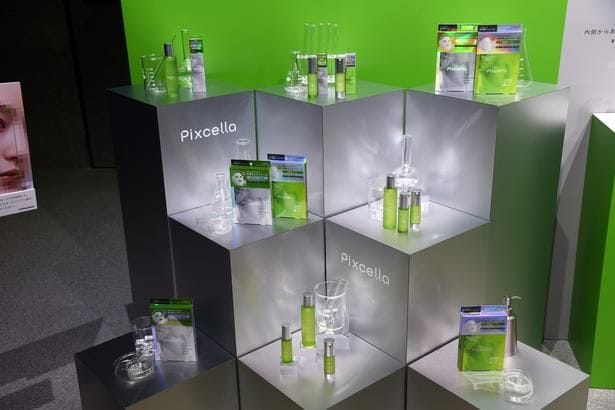 先進感のあるグリーンを基調としたパッケージデザインも特長的な「Pixcella(ピクセラ)」