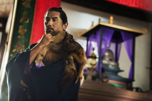 城中の有岡城の城主・荒木村重(本木雅弘さん)