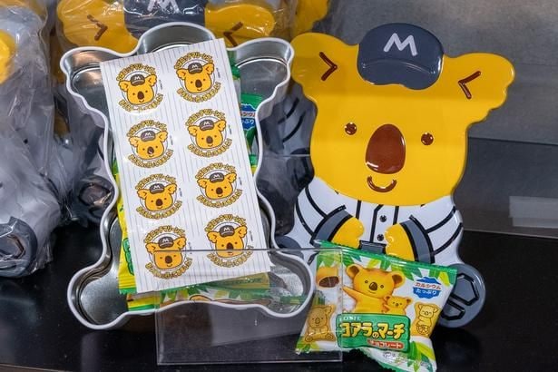 「チャンスくんお菓子缶」(1900円)