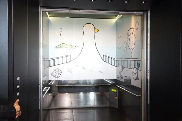 天望シャトル(エレベーター)の内装にも船が描かれている