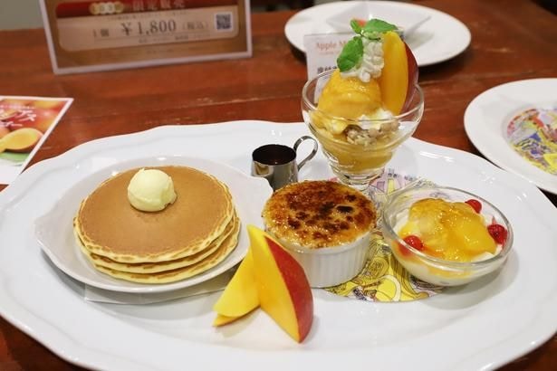 あれもこれも食べたい…そんな時は「マンゴーデザートプレート(ドリンク付)」(2420円)がおすすめ!