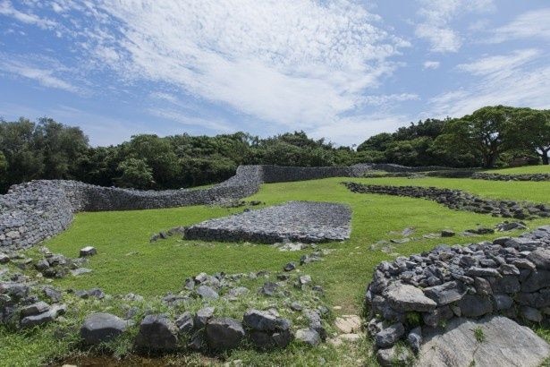 沖縄の城(グスク)ならではの美しさとスケールの大きさを感じる