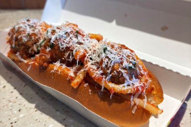 【画像】名物ナポリタンのホットドック