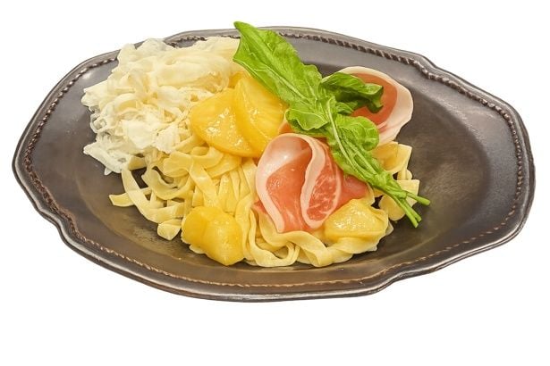 桃と生ハムの冷製パスタ