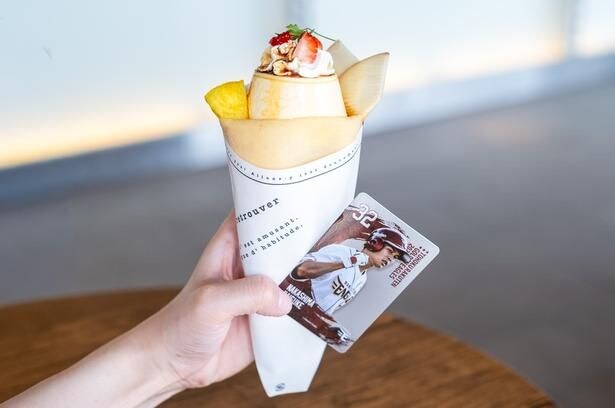 プリンを丸ごと1つ使った満足感あるメニューをご賞味あれ！選手プロデュースメニューのカードもゲットしよう！