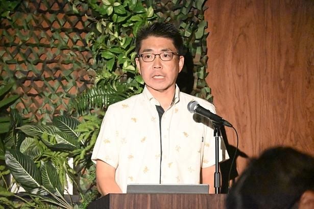開業後1年間の経済効果を説明するりゅうぎん総合研究所の安仁屋宗哲・調査研究部長