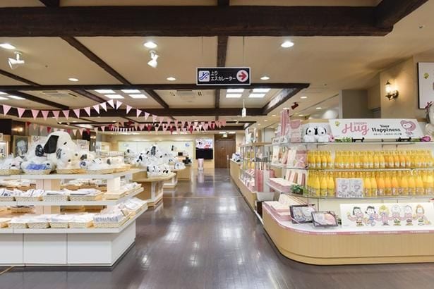 イベント限定アイテムを含む800点以上が並ぶ、四国最大級のPEANUTSグッズ売り場