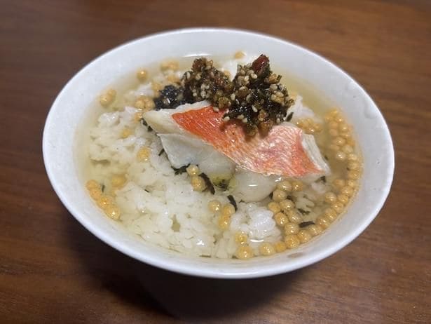 海の恵みを味わう“金目鯛×あおさ”のだし茶漬け