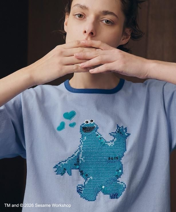 「セサミストリートコラボ クッキーモンスター Tシャツ(light blue)」(3万5200円)