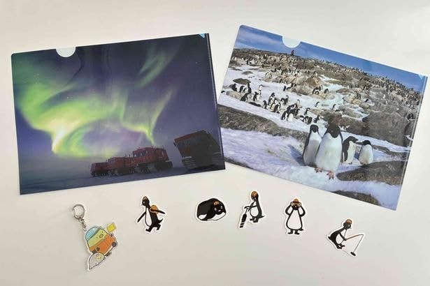 「ペンギン観測隊 南極ステッカーセット(1320円)」、「クリアファイル(440円)」、「大南極展×すみっコぐらし アクリルキーホルダー(880円)」