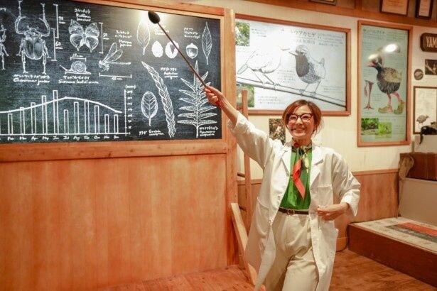 ジャンとおしゃべりする前に、まずはコミカルな博士がジャンの紹介をしてくれる