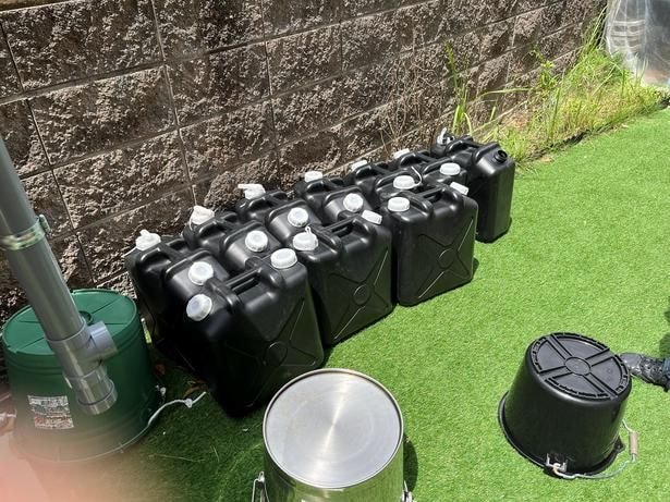 師崎から手作業で運ぶ海水