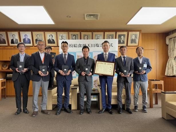 大阪・泉大津市へ学校給食用天日塩を寄付
